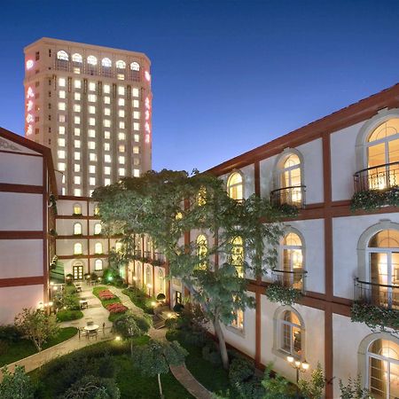 Dong Fang Hotel Pequim Exterior foto