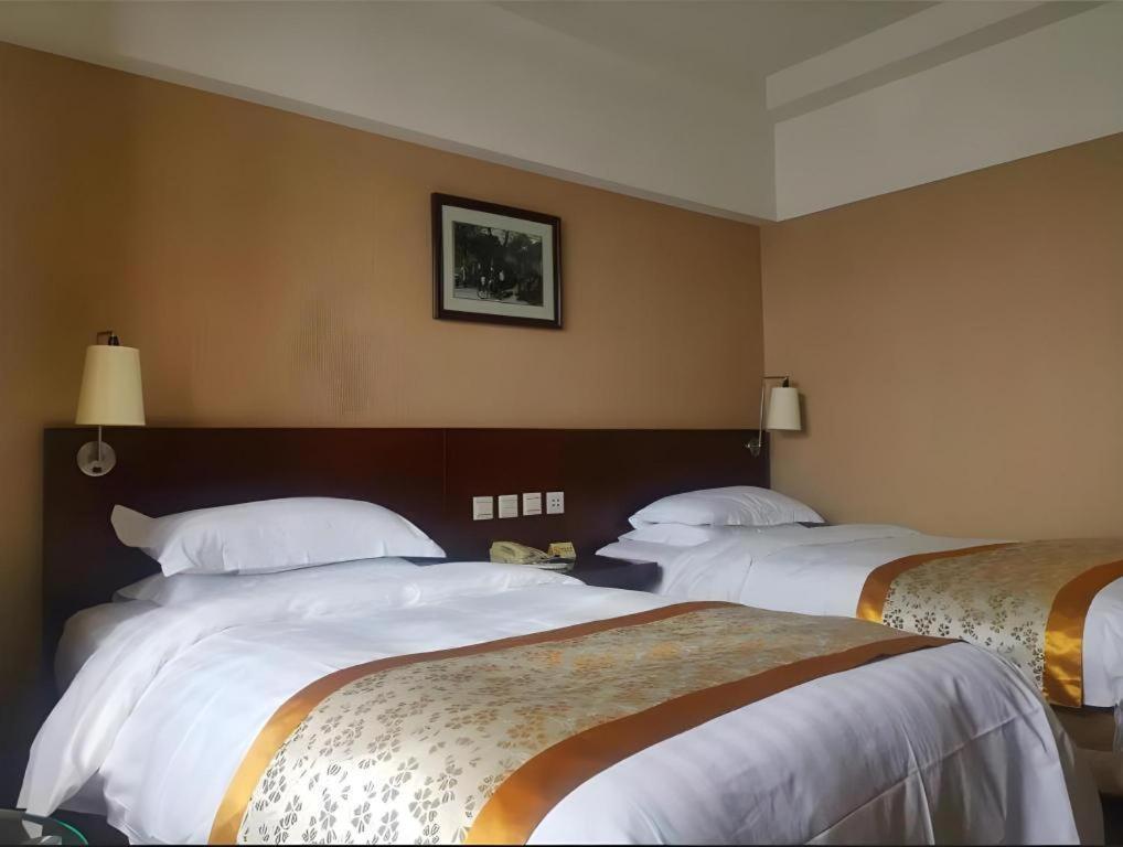 Dong Fang Hotel Pequim Exterior foto