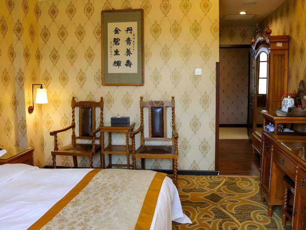 Dong Fang Hotel Pequim Exterior foto